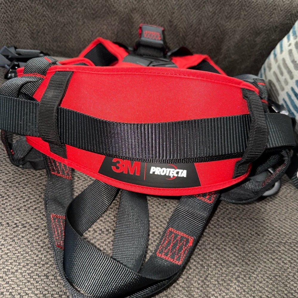 3M Protecta Red Safety Harness - Picture 2 of 3
